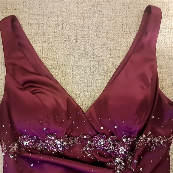 Embroidered plum Mini dress 👗 - Picture 6 of 9